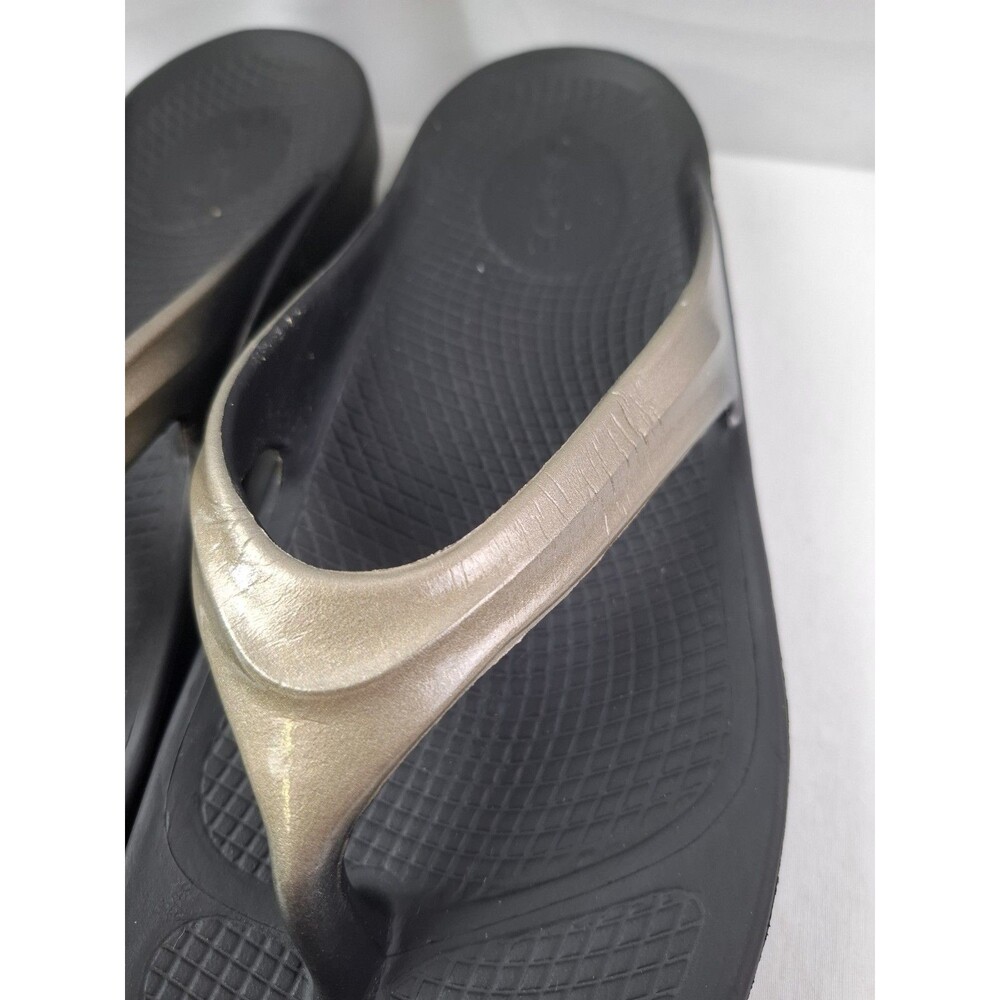 OOFOS OOlala Luxe Thong Flip Flops Recovery Sandals Latte Black Women's 8 - Picture 3 of 10